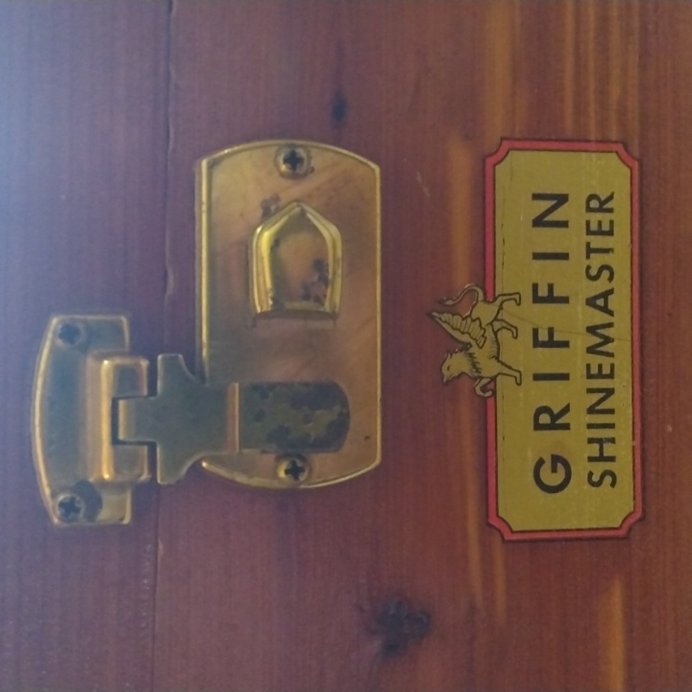 Vintage Cedar Griffin Shoe Shine Kit - 13 Pieces - Picture 12 of 16